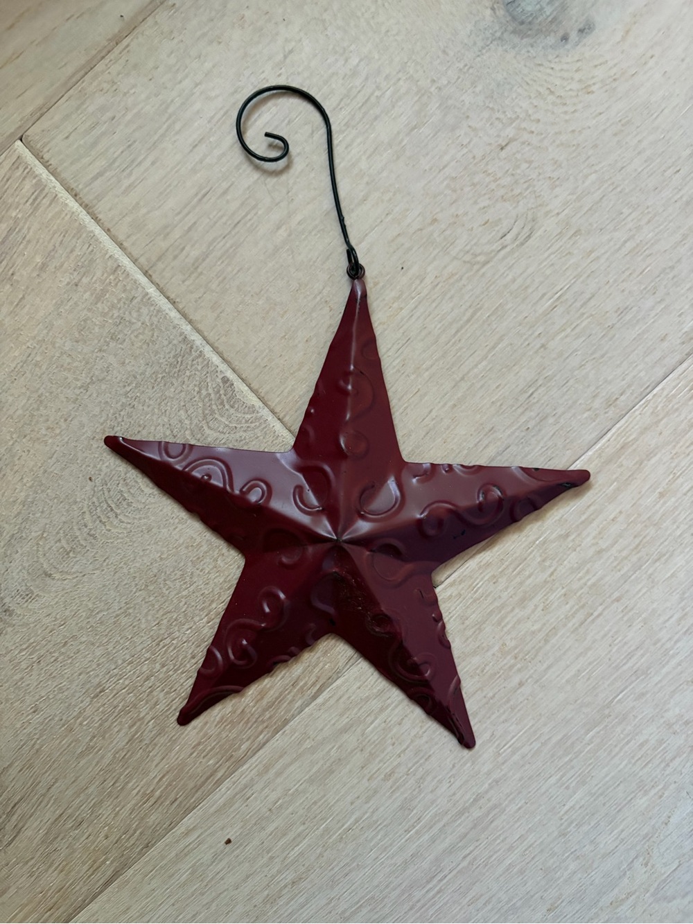 NWOT Rustic Maroon Metal Star Ornament - Home Holiday Decor